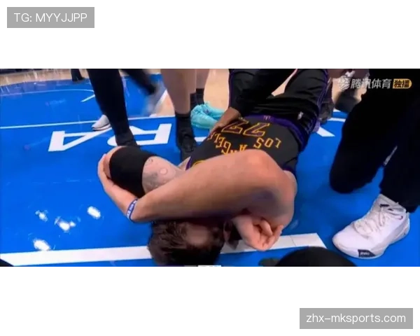 湖人里夫斯腹斜肌二级拉伤 与东契奇同时缺阵锋线告急 湖人里夫斯腹斜肌二级拉伤 与东契奇同时缺阵锋线告急